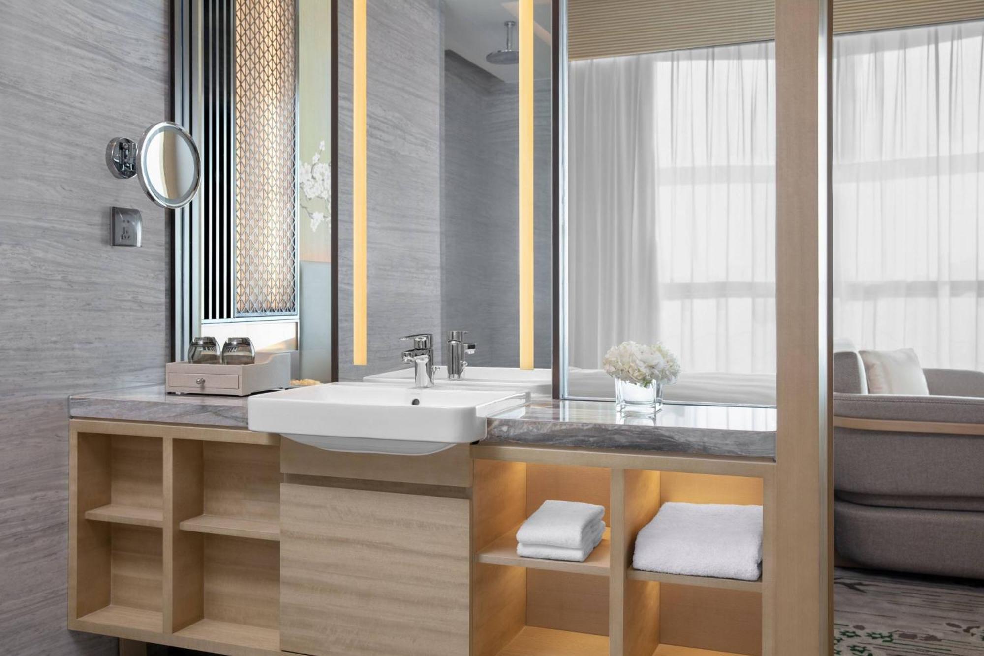 Courtyard By Marriott Jiangsu Taizhou Hotell Exteriör bild